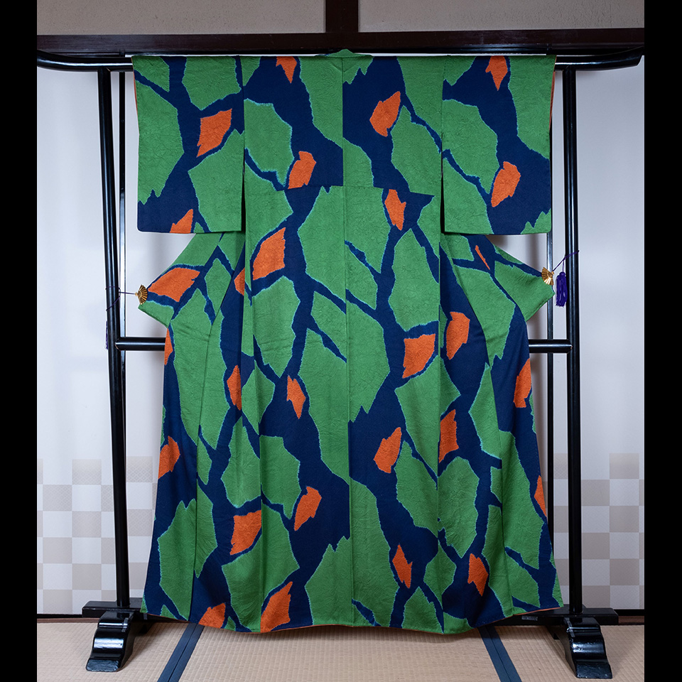 京きものレンタル 1万円コース 緑と青とオレンジの着物の写真