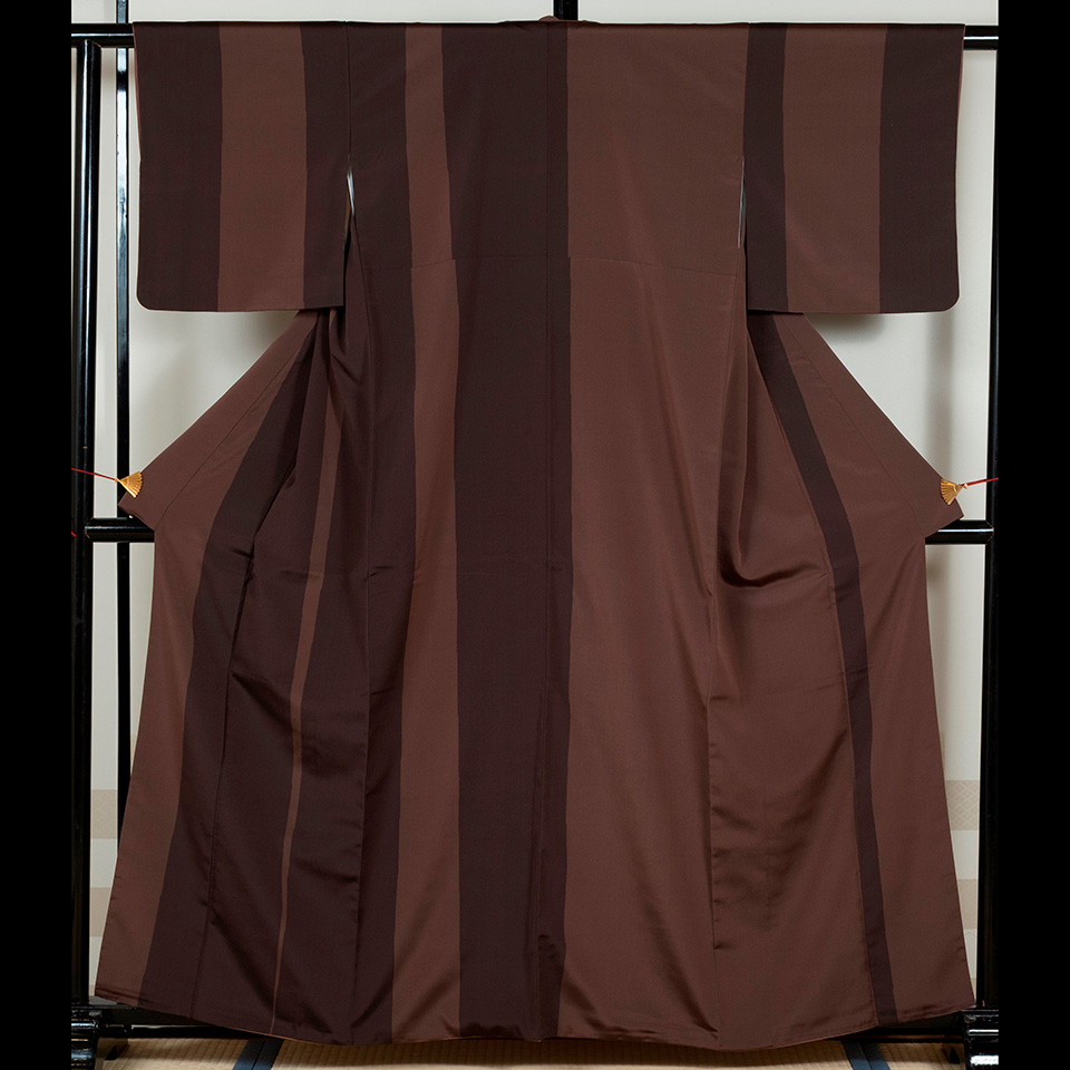 京きものレンタル 2万円コース 茶色に濃い茶色の着物の写真