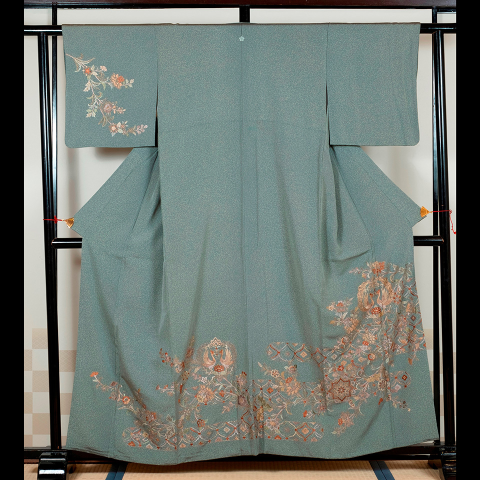 京きものレンタル 5万円コース 淡い緑に柄の着物の写真