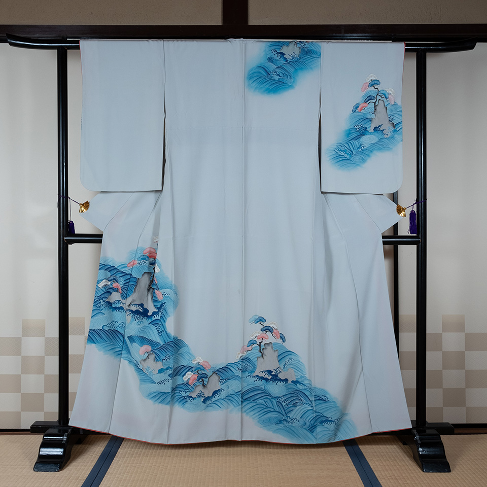 京きものレンタル 5万円コース 薄いブルーに波と島の絵の着物の写真