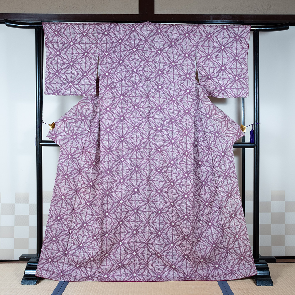 京きものレンタル 2万円コース 白地に紫の着物の写真