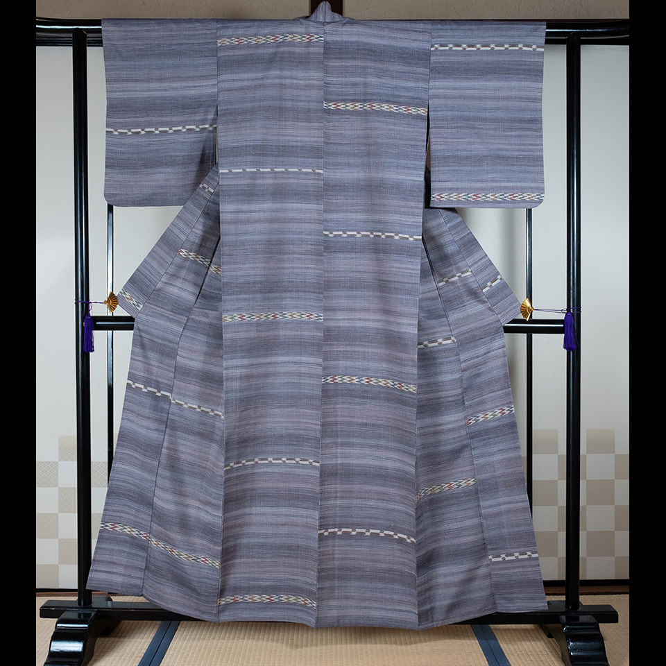 京きものレンタル 2万円コース グレーの着物の写真