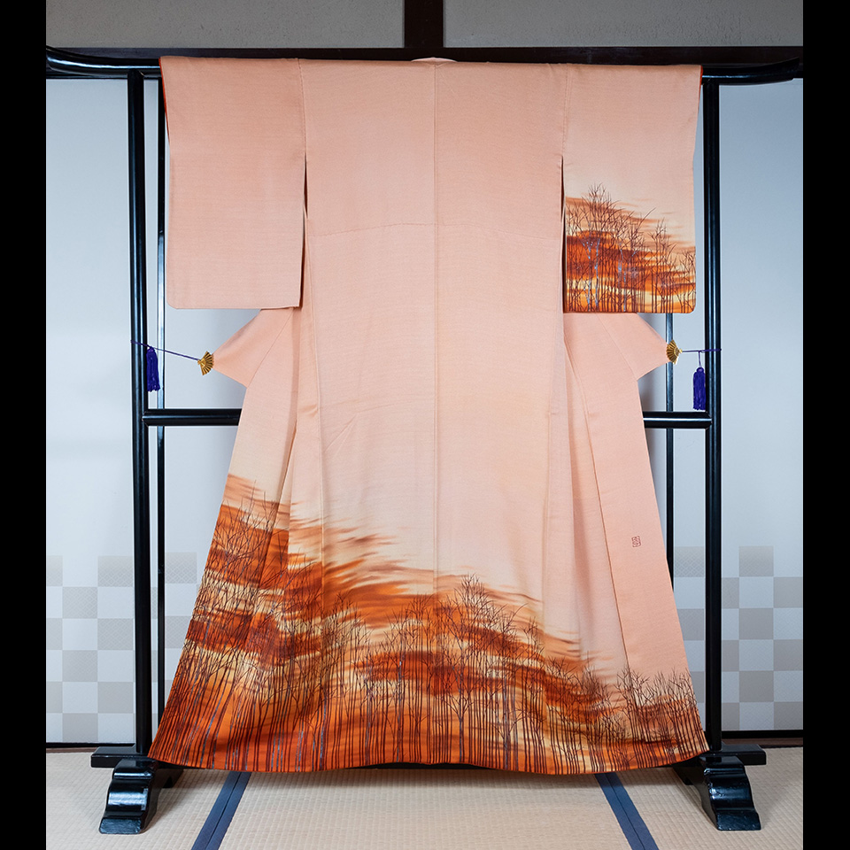 京きものレンタル 5万円コース ピンクに草花の絵の着物の写真